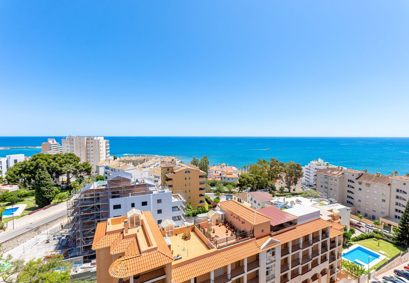 Estudio en Benalmádena - JAVIER- Estudio en las Naciones con vistas al mar