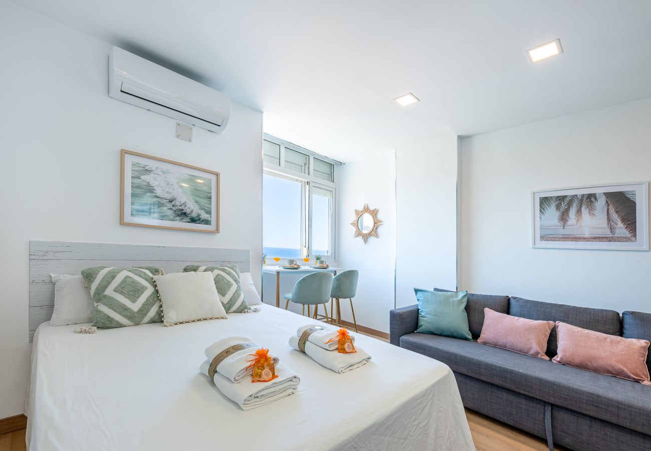 Estudio en Benalmádena - JAVIER- Estudio en las Naciones con vistas al mar