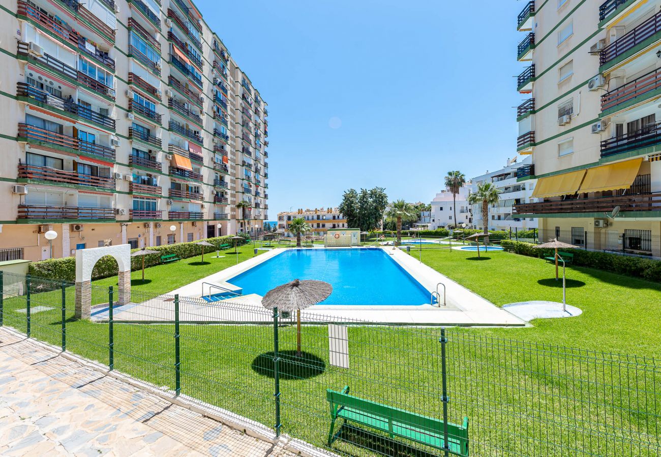 Estudio en Benalmádena - JAVIER- Estudio en las Naciones con vistas al mar
