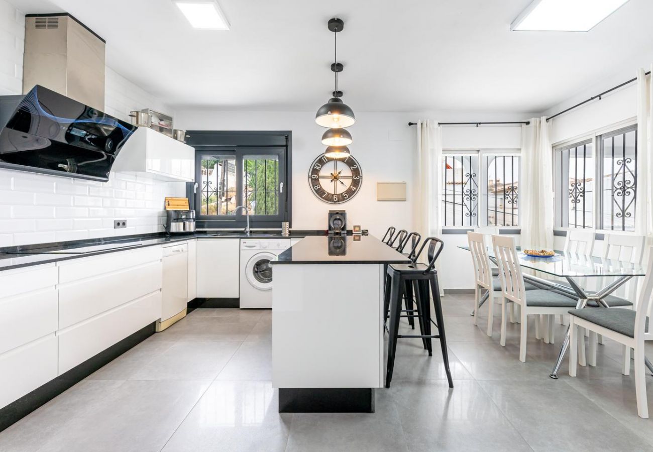 Apartamento en Benalmádena - Rogelio · Villa con piscina privada y barbacoa