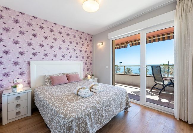 Apartamento en Torremolinos - TIKI 1- Amplio piso con terraza en primera linea