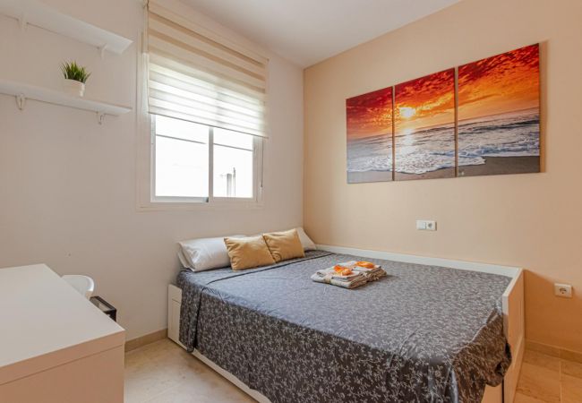 Apartamento en Benalmádena - 1 MES FIANZA, 1 MES COMISION, 1 MES CORRIENTE, IDEAL ALGUIEN HASTA 01 MAYO