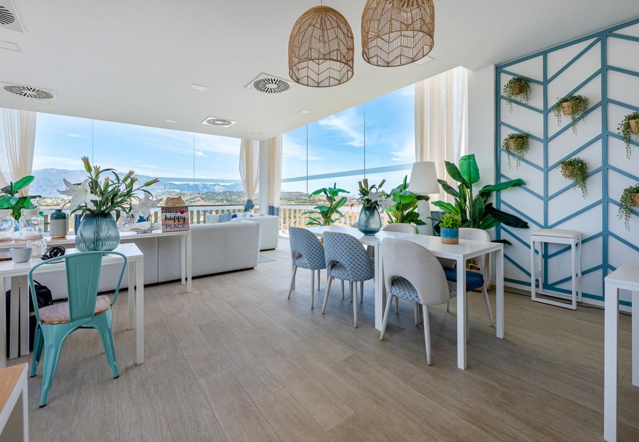 Apartamento en La Cala de Mijas - LAURA- Moderno piso con vistas al golf y mar