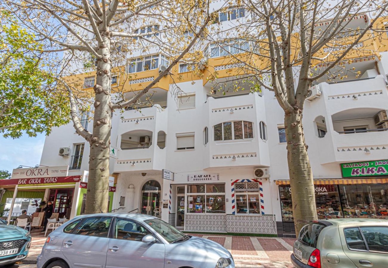 Apartamento en Benalmádena - DELFINO · luminoso piso para 4 en arroyo