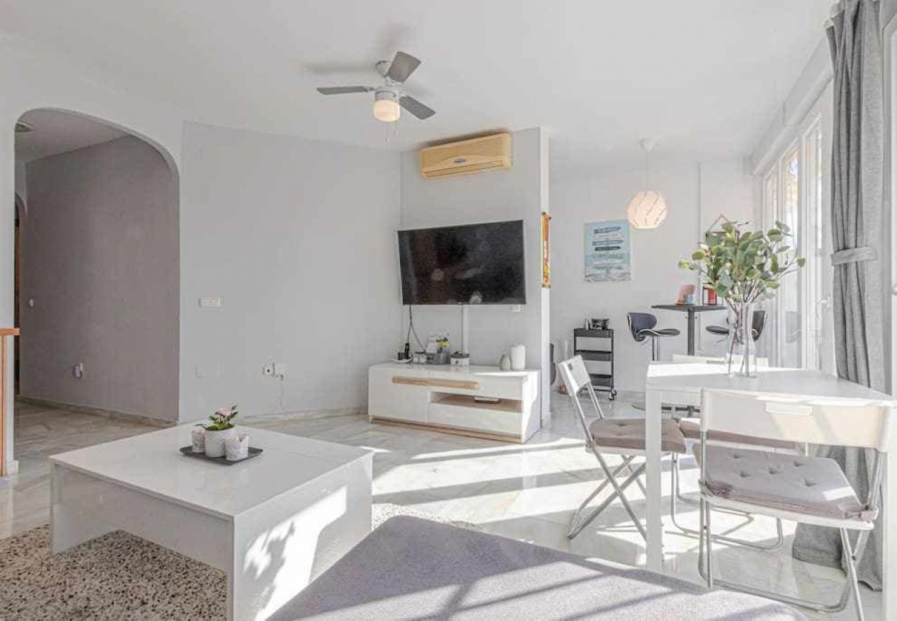 Apartamento en Benalmádena - Apartamento en Torremuelle con terraza y piscina 