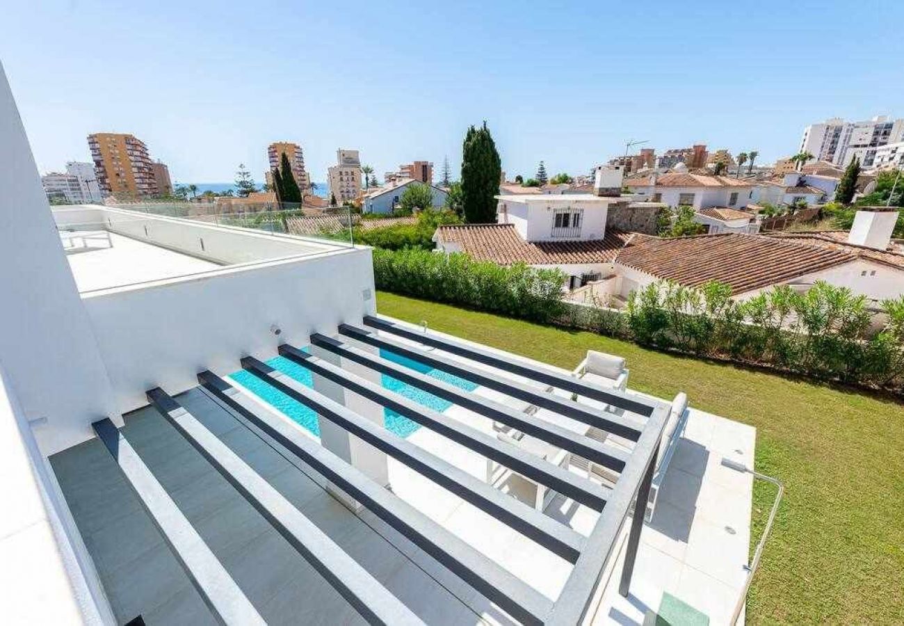 Villa en Benalmádena - Lujosa y moderna villa en Puerto marina. 