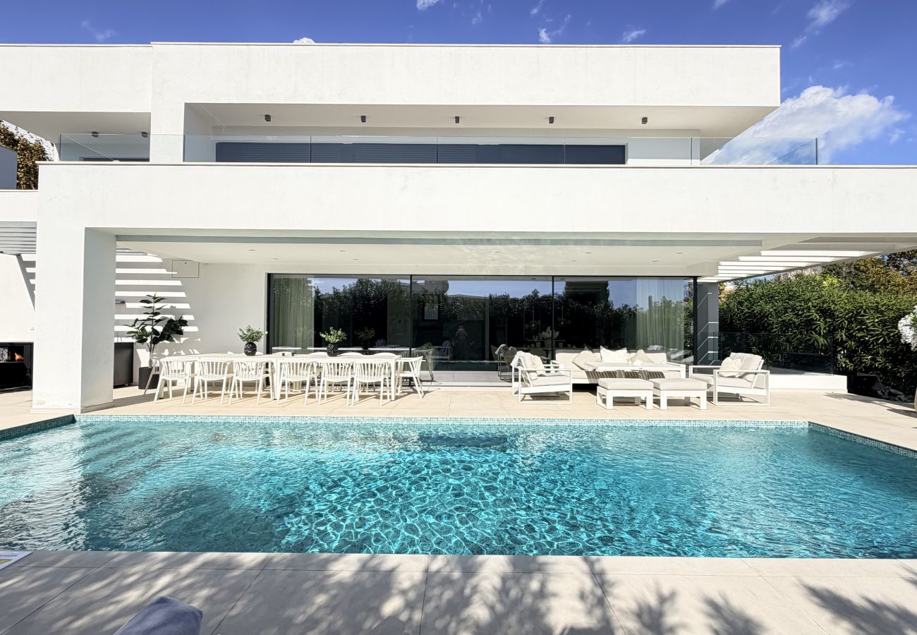 Villa en Benalmádena - Lujosa y moderna villa en Puerto marina. 