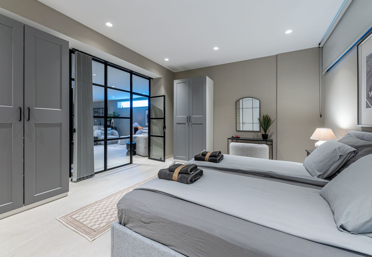 Villa en Benalmádena - Lujosa y moderna villa en Puerto marina. 