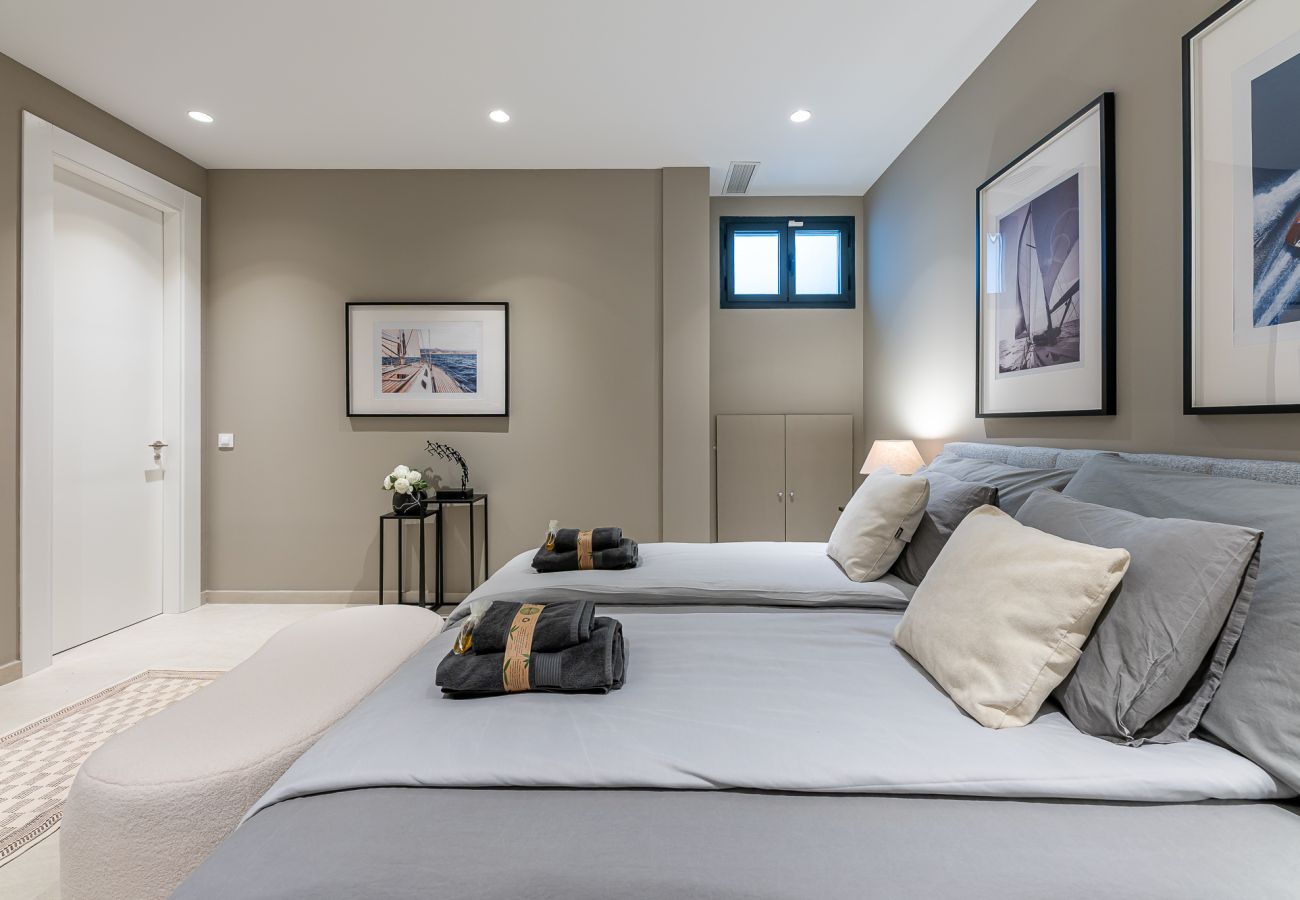 Villa en Benalmádena - Lujosa y moderna villa en Puerto marina. 