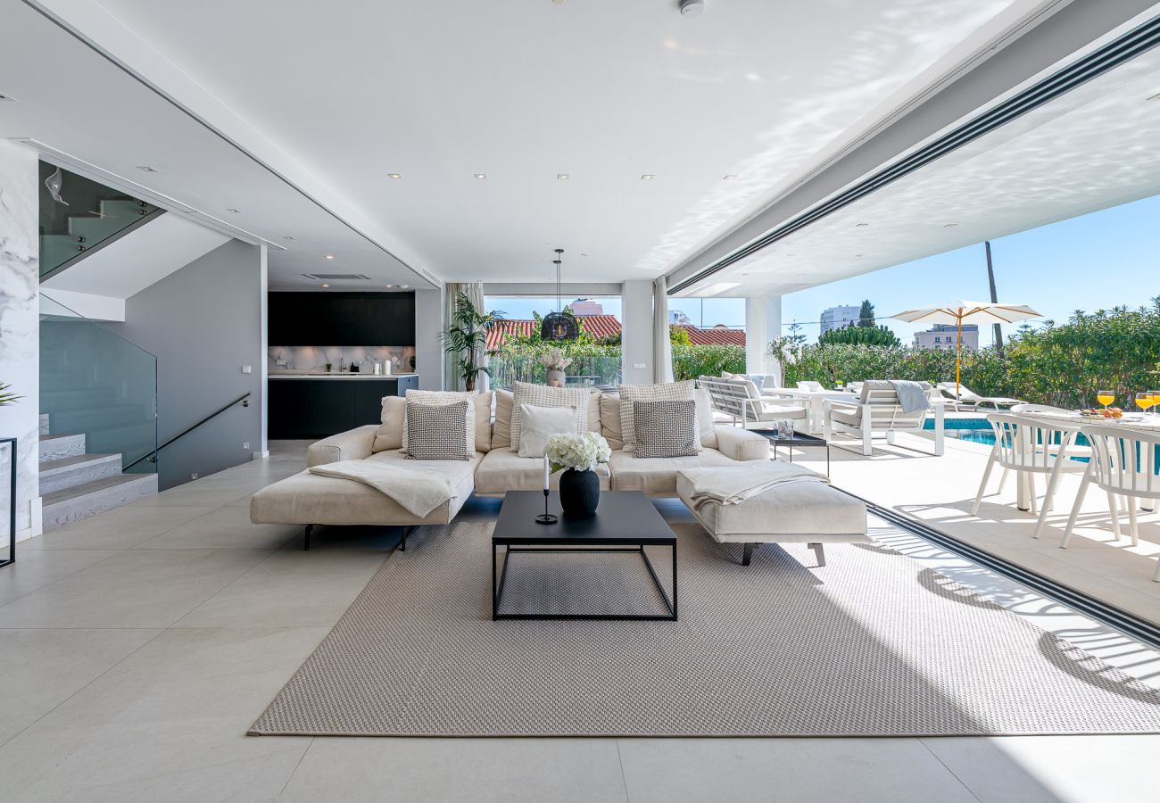 Villa en Benalmádena - Lujosa y moderna villa en Puerto marina. 