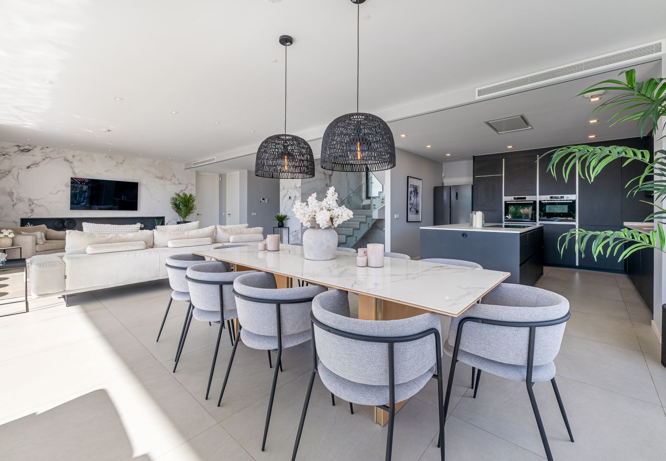 Villa en Benalmádena - Lujosa y moderna villa en Puerto marina. 