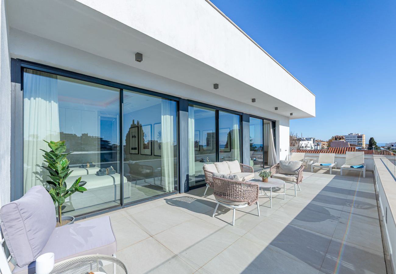 Villa en Benalmádena - Lujosa y moderna villa en Puerto marina. 