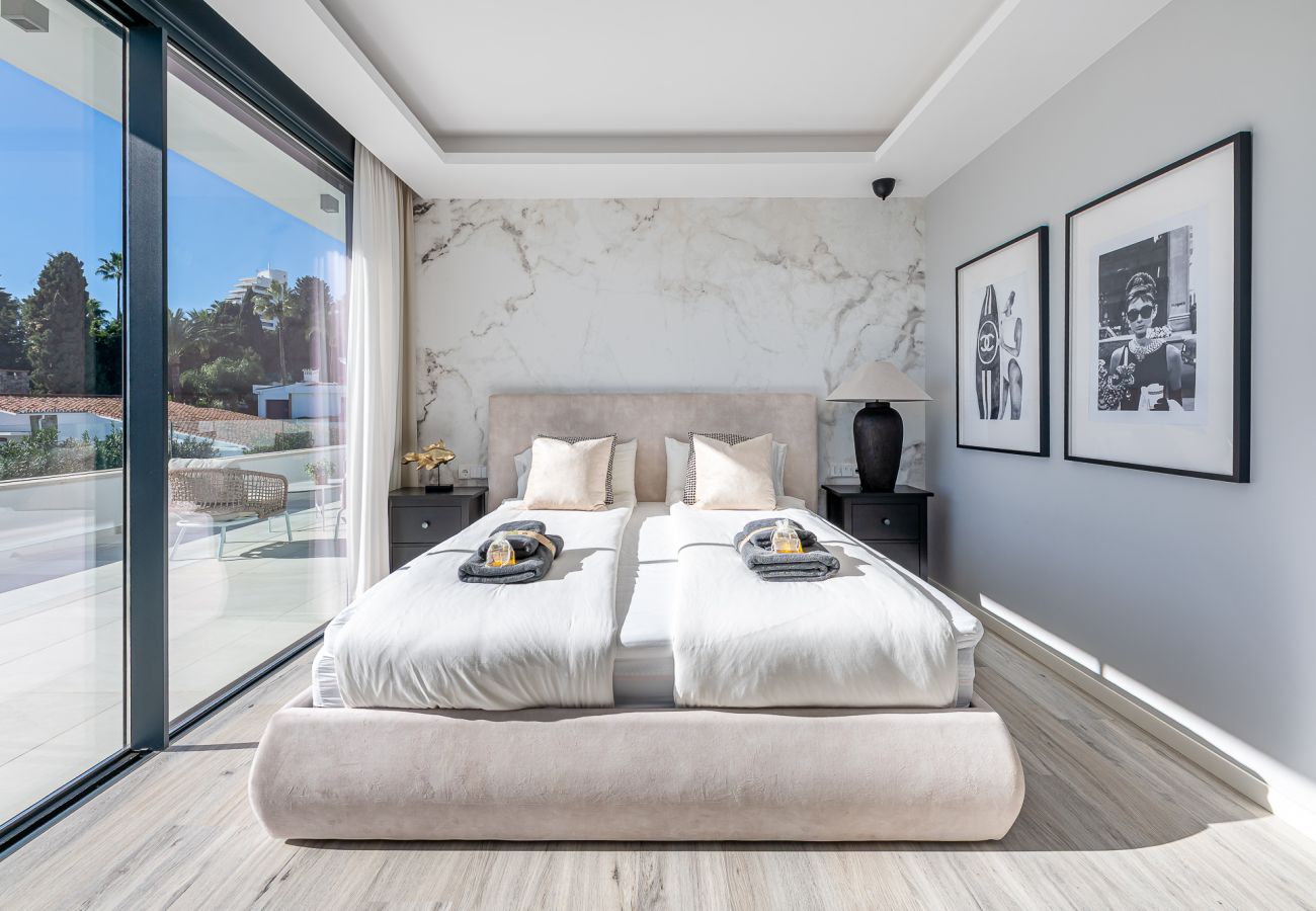 Villa en Benalmádena - Lujosa y moderna villa en Puerto marina. 