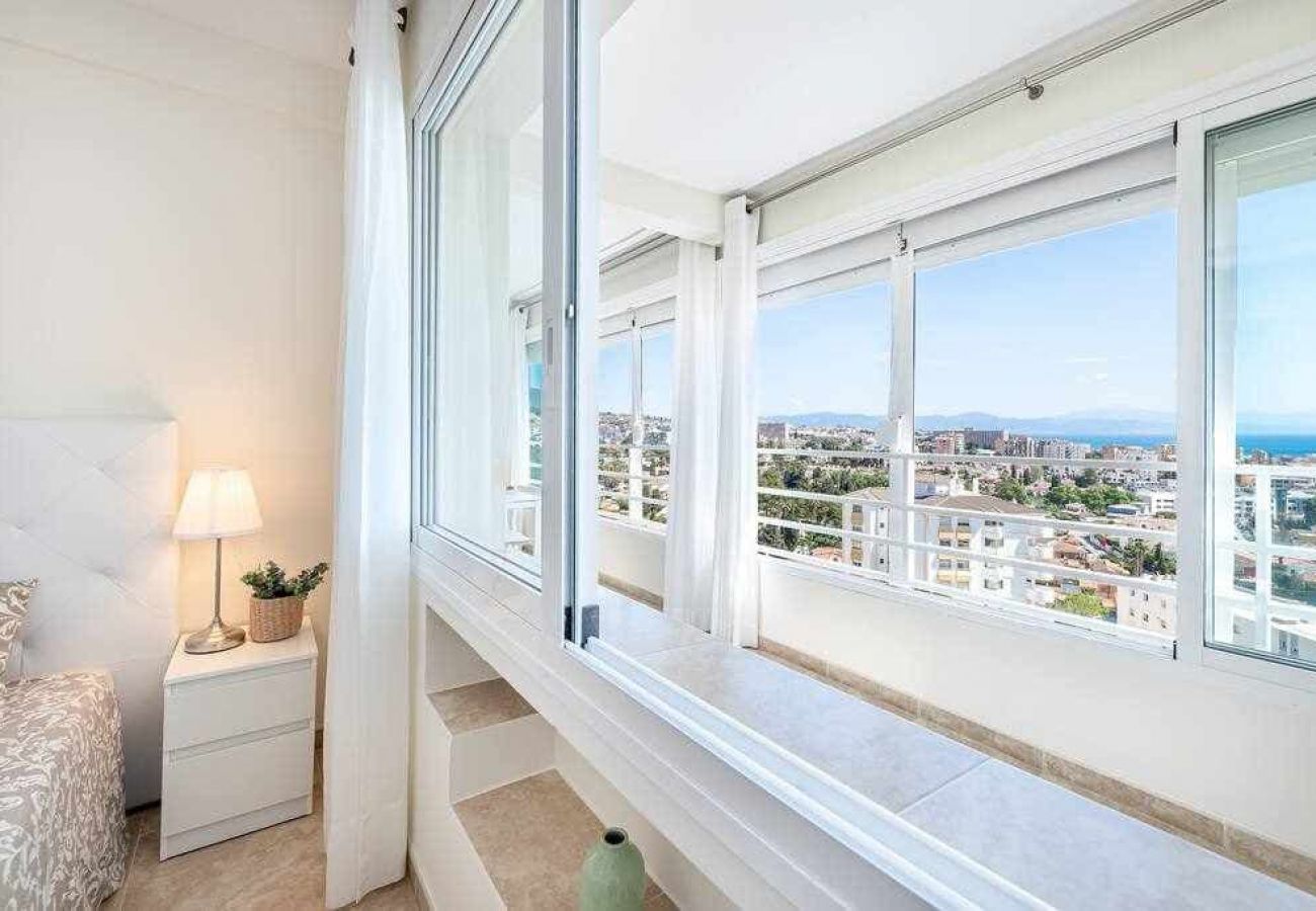 Apartamento en Benalmádena - Espectacular piso con vista al mar y al puerto. 