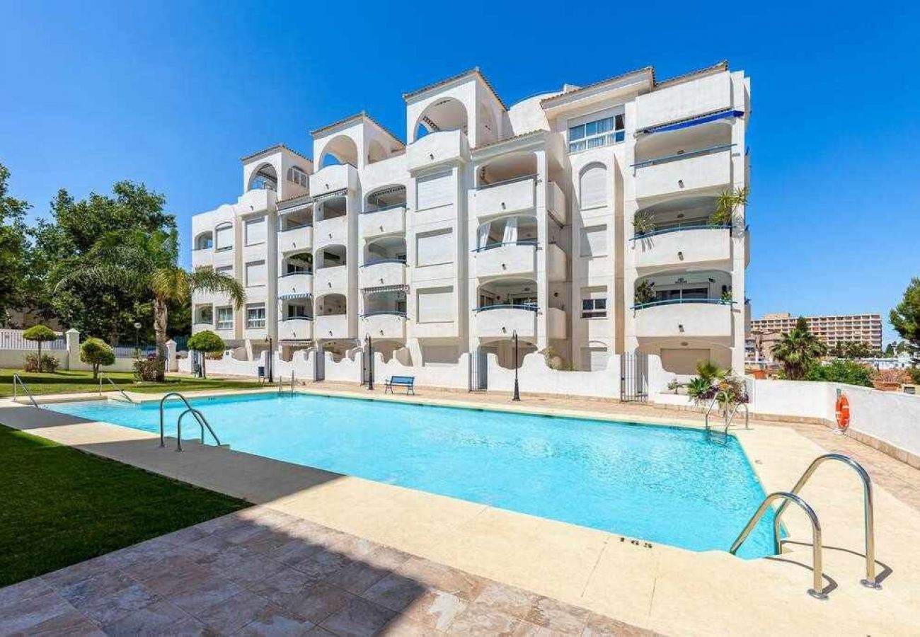 Apartamento en Benalmádena - Espacioso piso cerca de la playa y puerto marina 