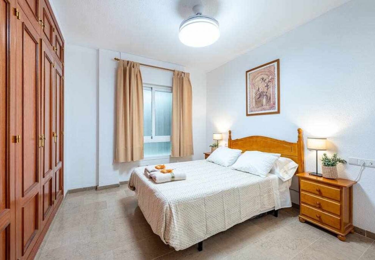 Apartamento en Benalmádena - Espacioso piso cerca de la playa y puerto marina 