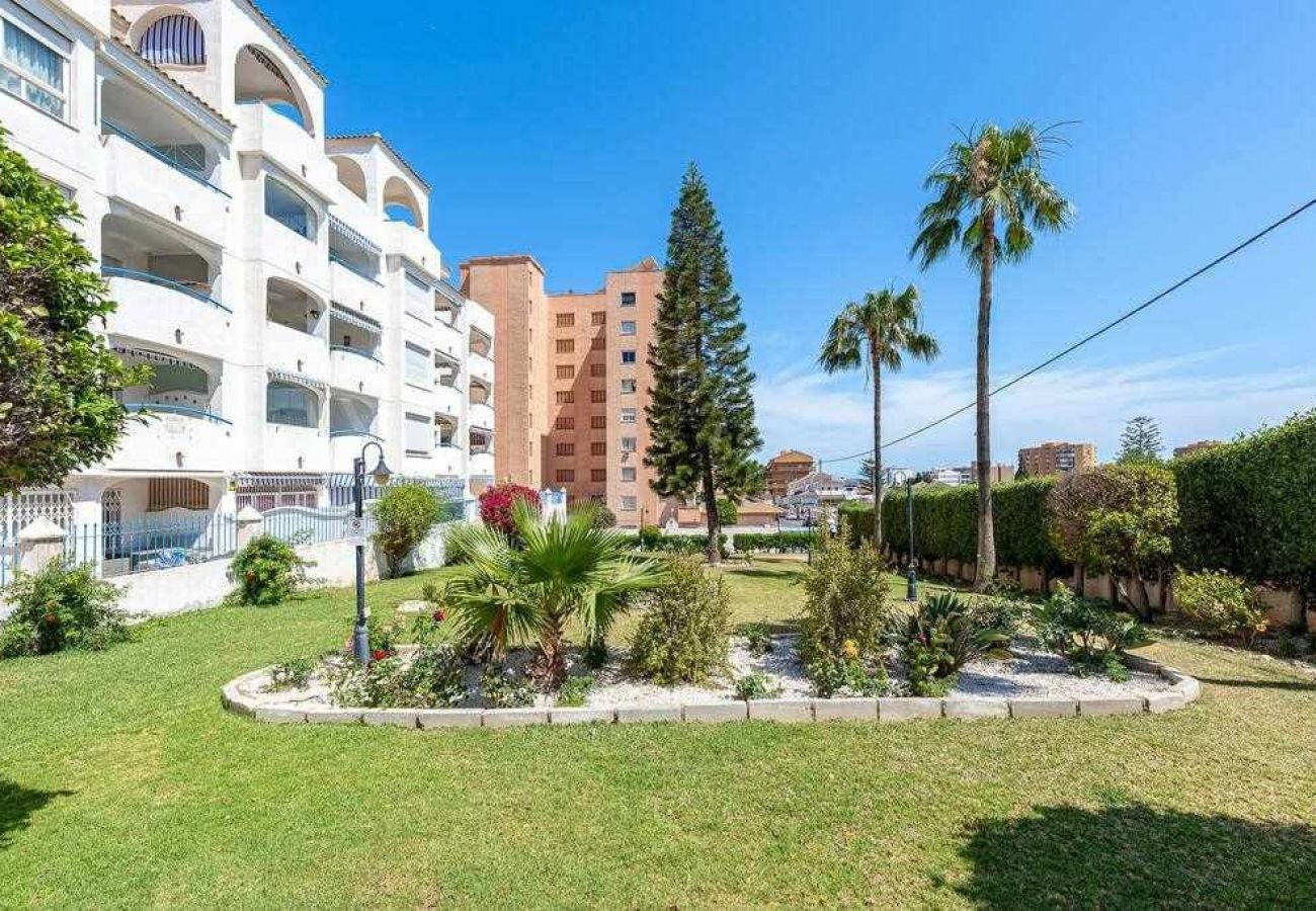 Apartamento en Benalmádena - Espacioso piso cerca de la playa y puerto marina 