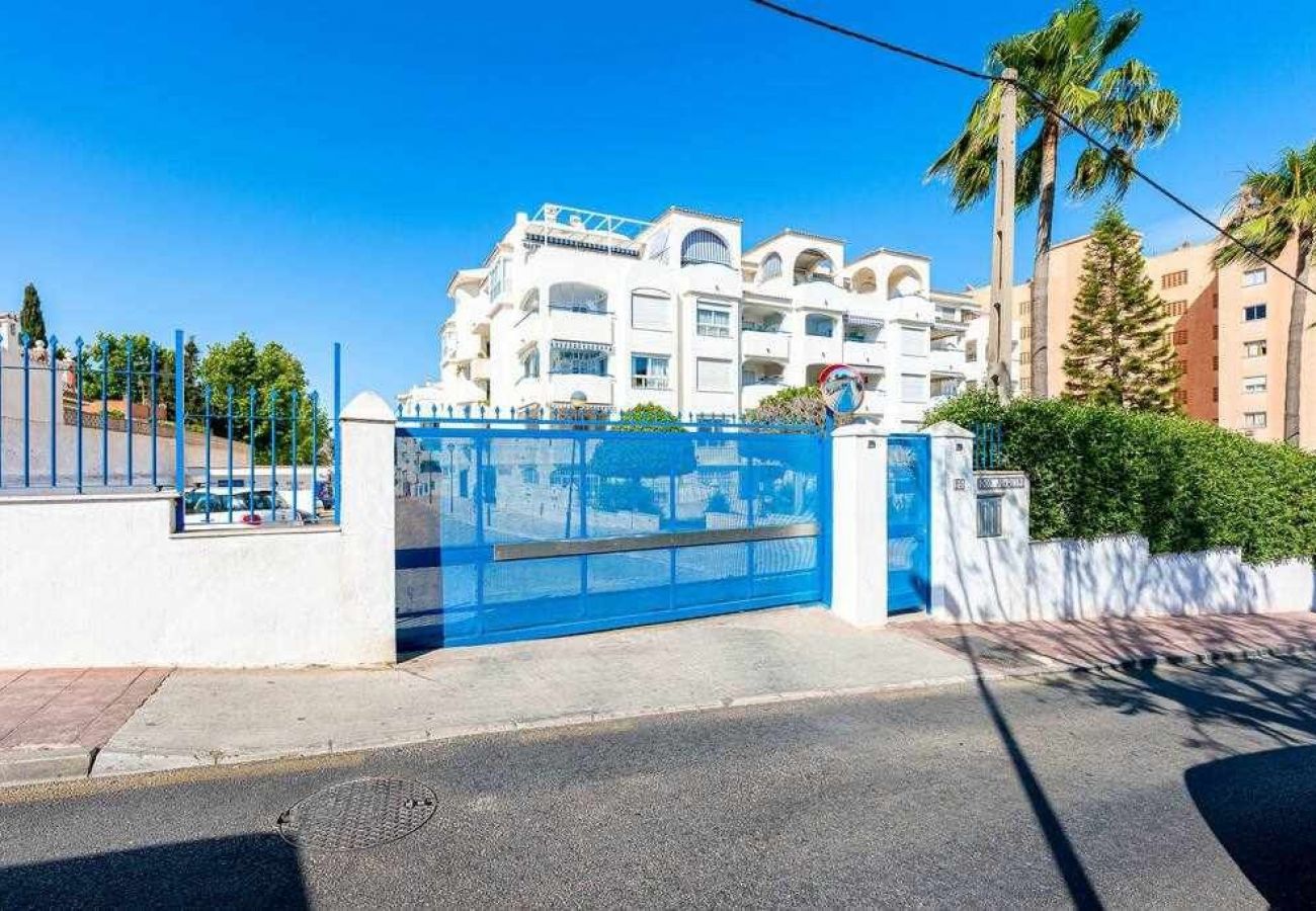 Apartamento en Benalmádena - Espacioso piso cerca de la playa y puerto marina 