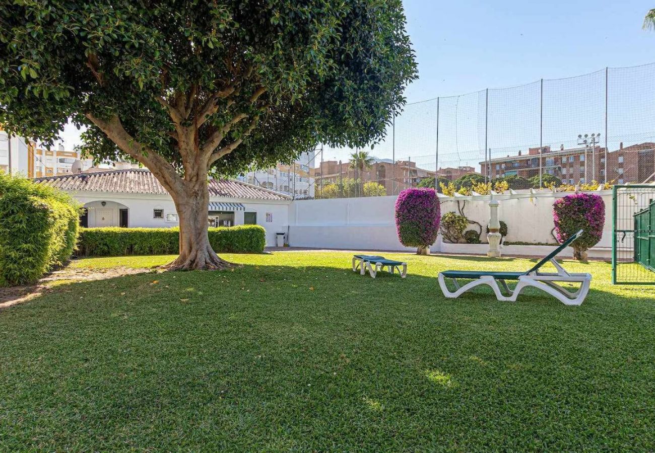 Apartamento en Benalmádena - Amplio piso para 4 en el centro de Arroyo de la Miel 