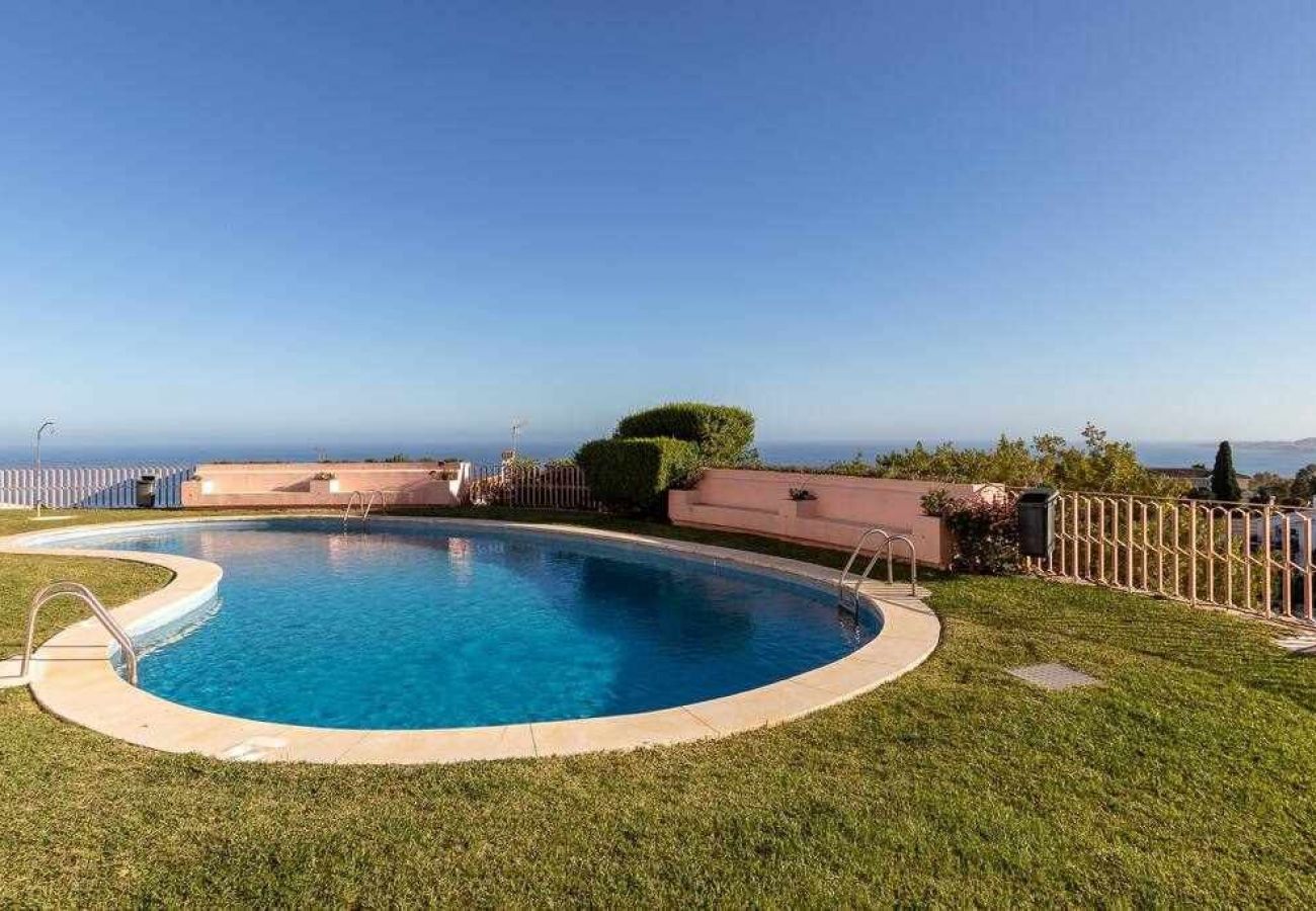 Apartamento en Benalmádena - APARTAMENTO PARA 6 CON VISTAS AL MAR Y PISCINA