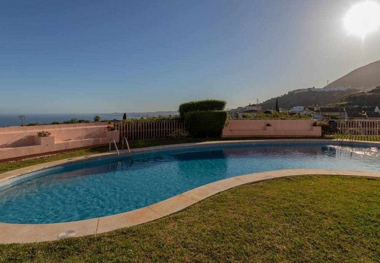 Apartamento en Benalmádena - APARTAMENTO PARA 6 CON VISTAS AL MAR Y PISCINA
