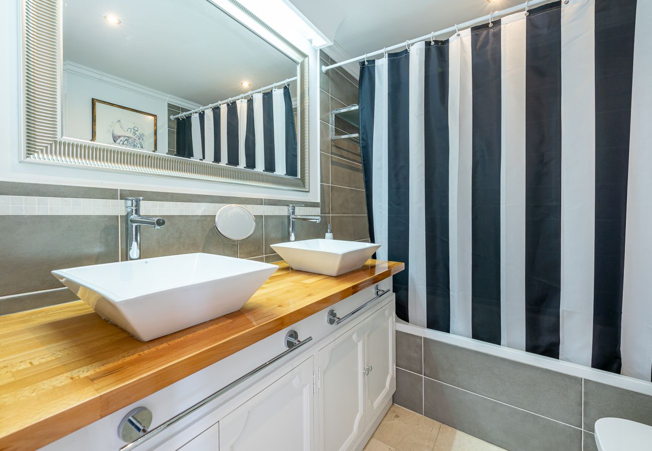 Apartamento en Benalmádena - APARTAMENTO PARA 6 CON VISTAS AL MAR Y PISCINA