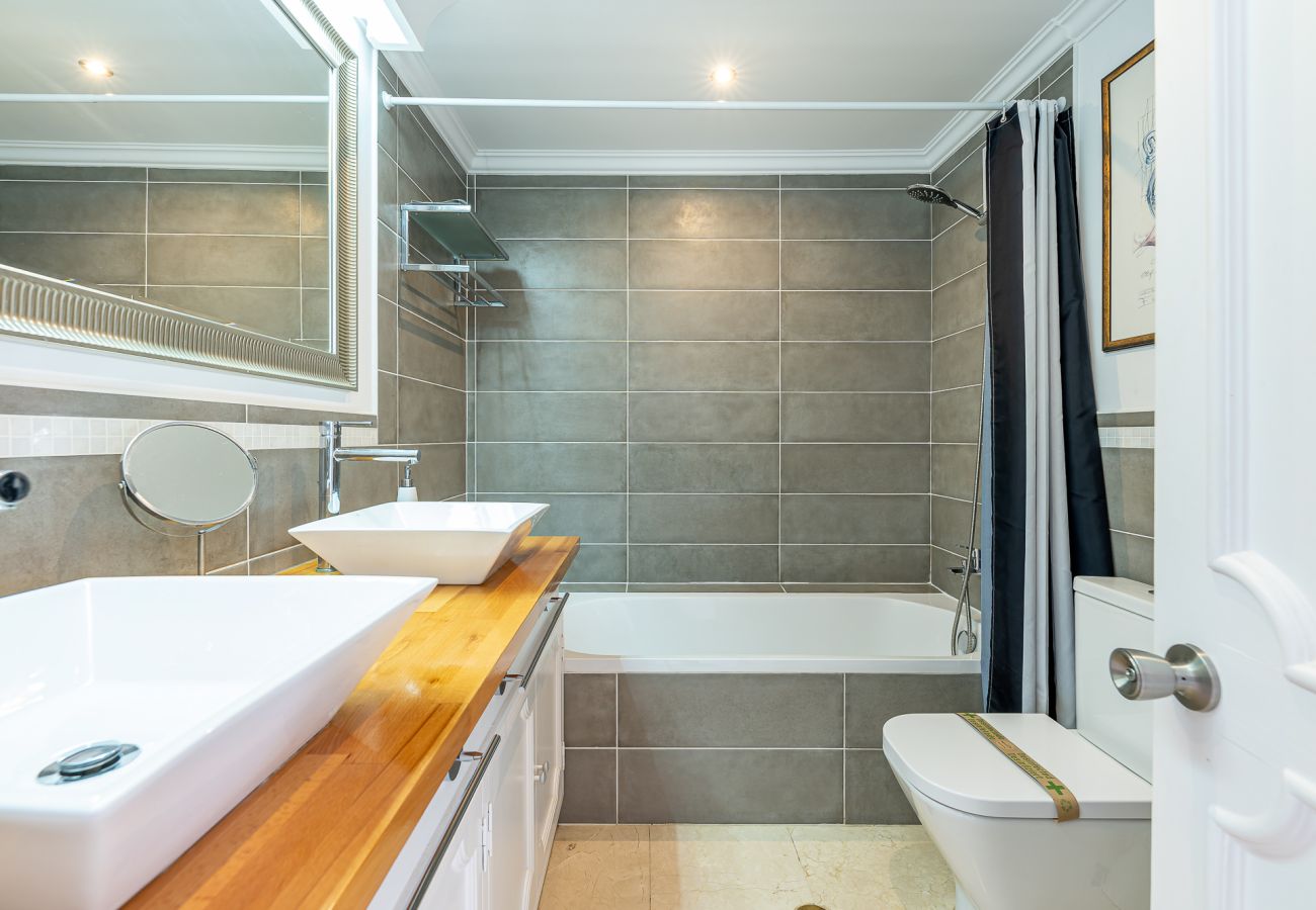 Apartamento en Benalmádena - APARTAMENTO PARA 6 CON VISTAS AL MAR Y PISCINA