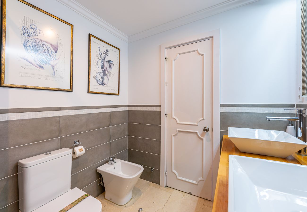 Apartamento en Benalmádena - APARTAMENTO PARA 6 CON VISTAS AL MAR Y PISCINA
