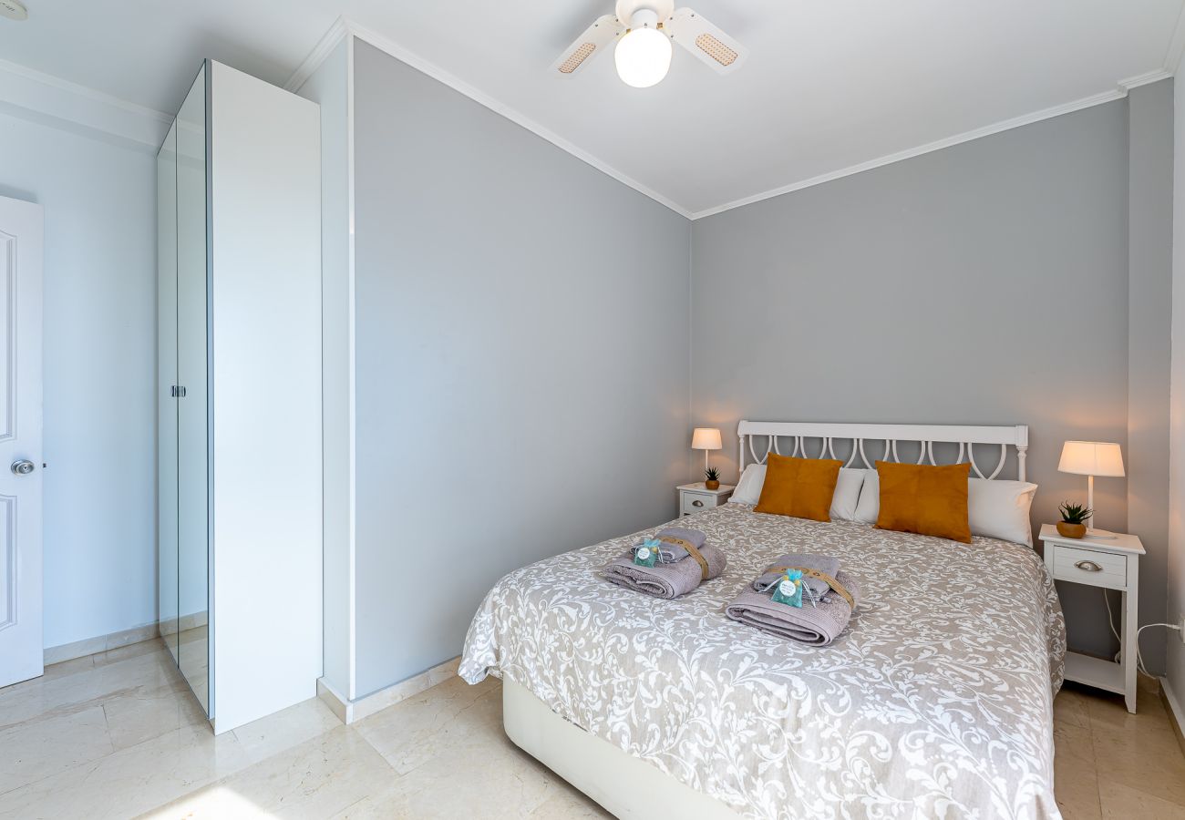 Apartamento en Benalmádena - APARTAMENTO PARA 6 CON VISTAS AL MAR Y PISCINA