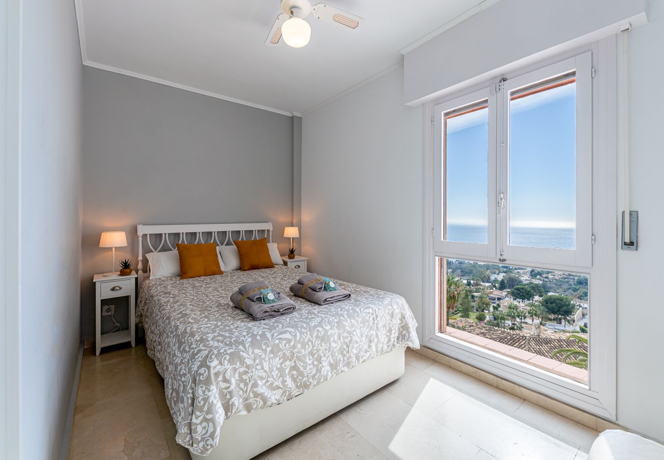 Apartamento en Benalmádena - Lujoso piso para 5 con vistas al mar y piscina 