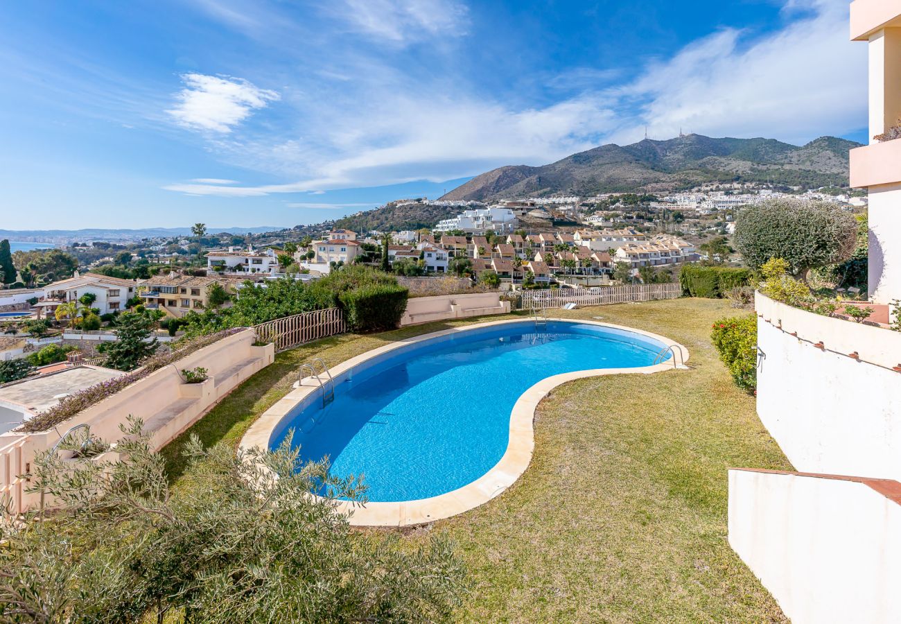 Apartamento en Benalmádena - Lujoso piso para 5 con vistas al mar y piscina 