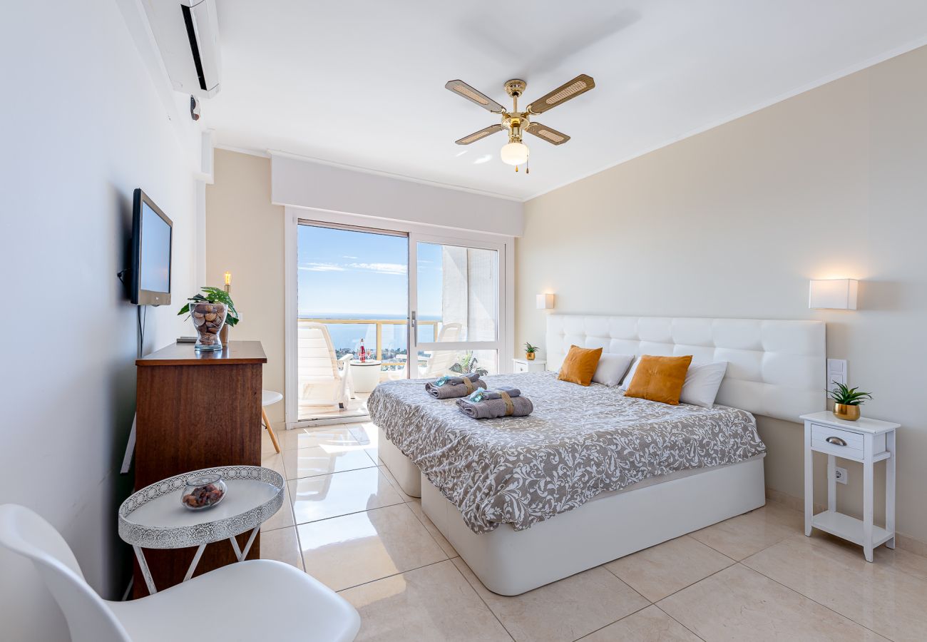 Apartamento en Benalmádena - Lujoso piso para 5 con vistas al mar y piscina 