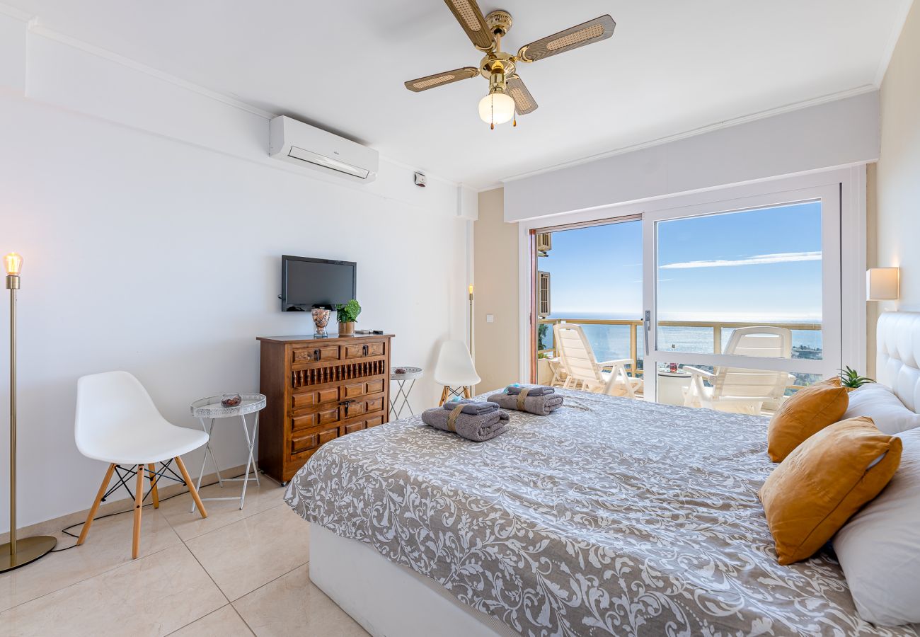 Apartamento en Benalmádena - Lujoso piso para 5 con vistas al mar y piscina 