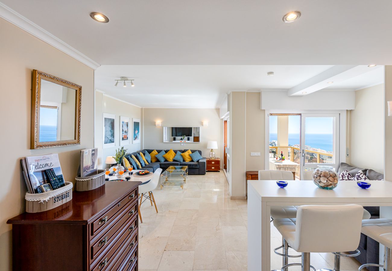 Apartamento en Benalmádena - APARTAMENTO PARA 6 CON VISTAS AL MAR Y PISCINA