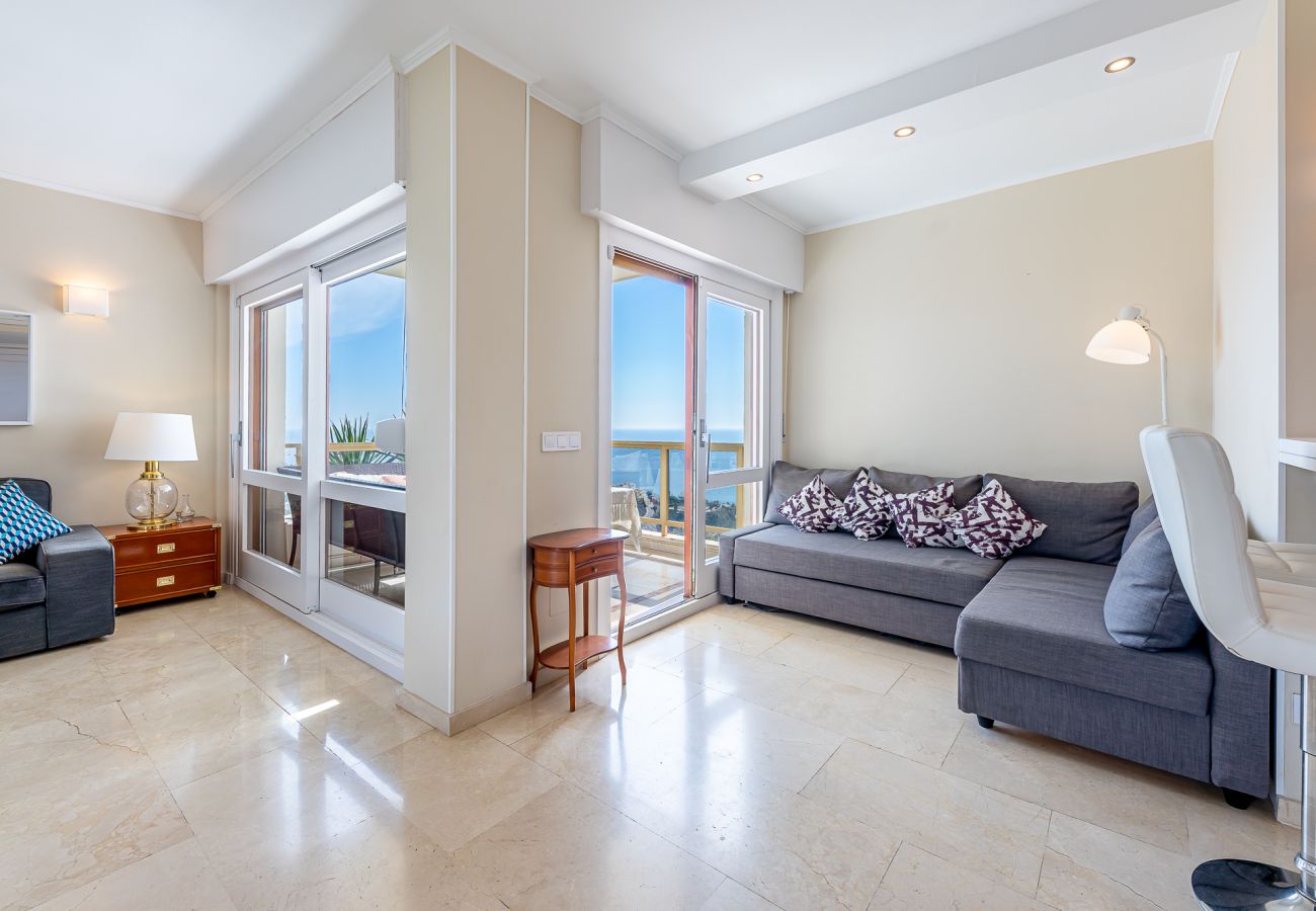 Apartamento en Benalmádena - Lujoso piso para 5 con vistas al mar y piscina 