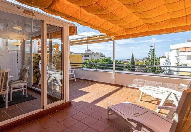 Apartamento en Benalmádena - Piso para 4 con amplia terraza al jardin y al mar 