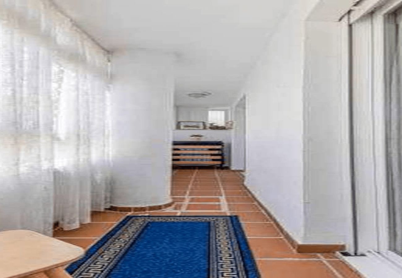 Apartamento en Benalmádena - Piso para 4 con amplia terraza al jardin y al mar 
