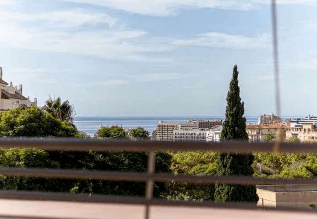 Apartamento en Benalmádena - Piso para 4 con amplia terraza al jardin y al mar 