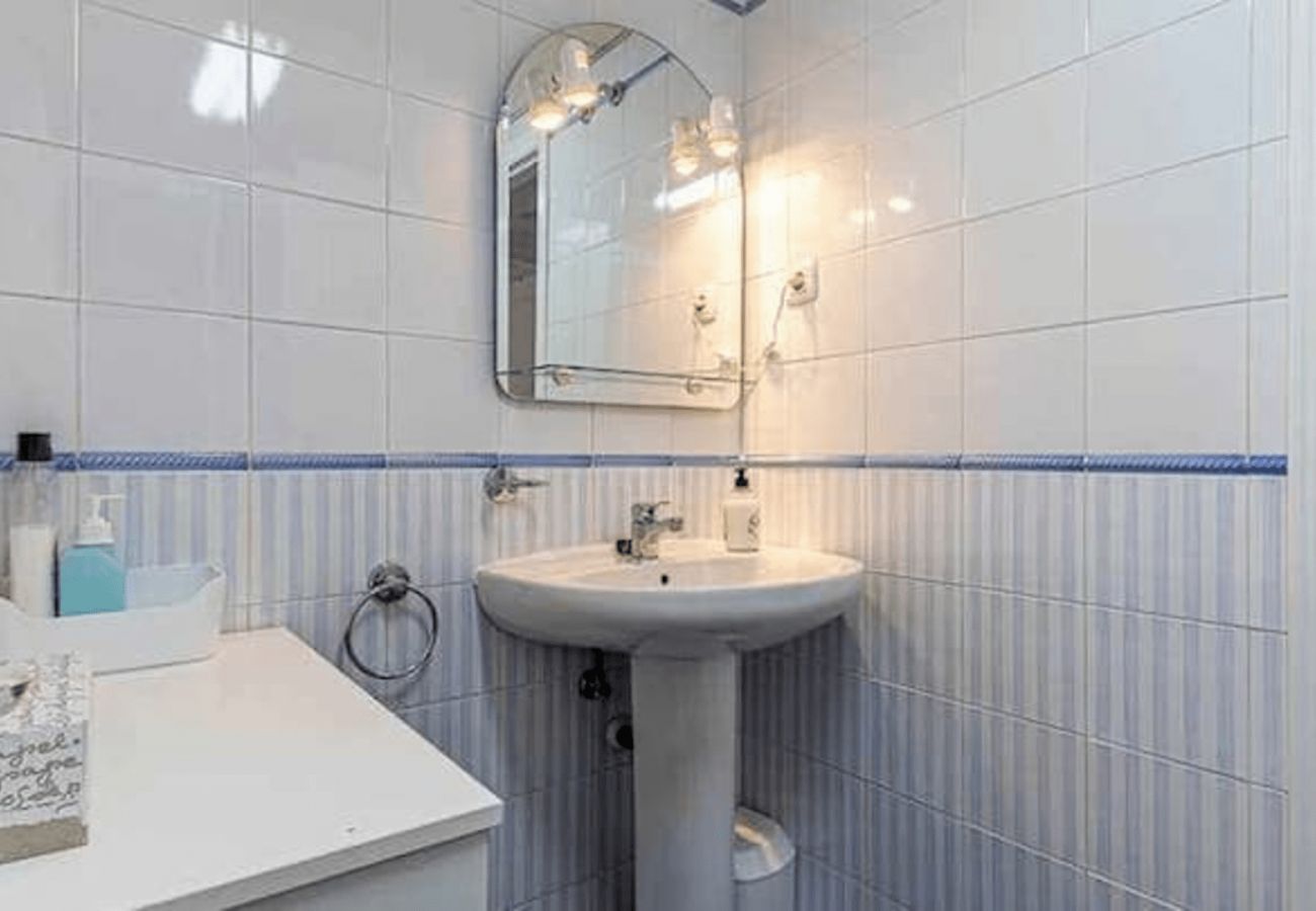 Apartamento en Benalmádena - Piso para 4 con amplia terraza al jardin y al mar 