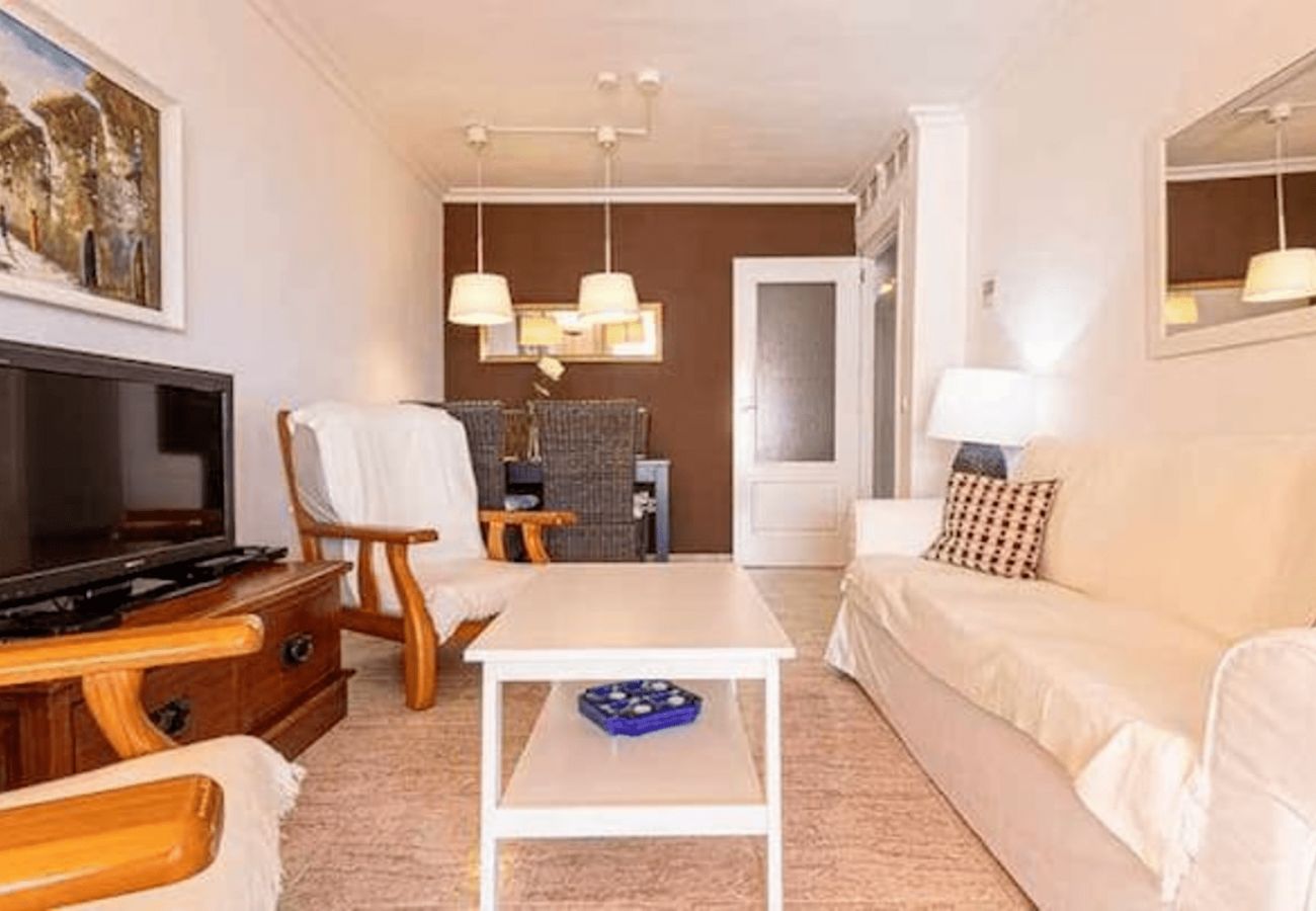Apartamento en Benalmádena - Piso para 4 con amplia terraza al jardin y al mar 