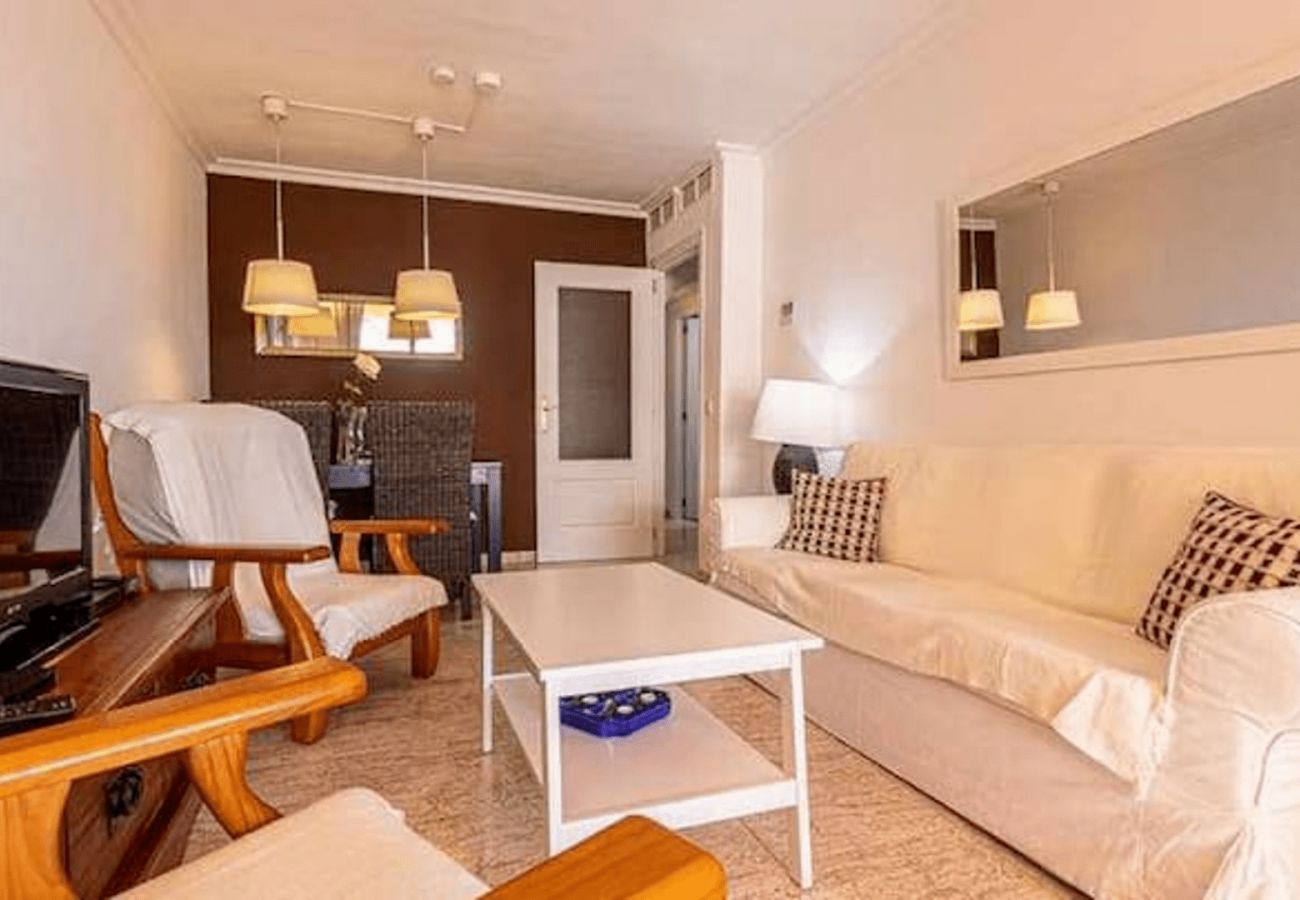Apartamento en Benalmádena - Piso para 4 con amplia terraza al jardin y al mar 