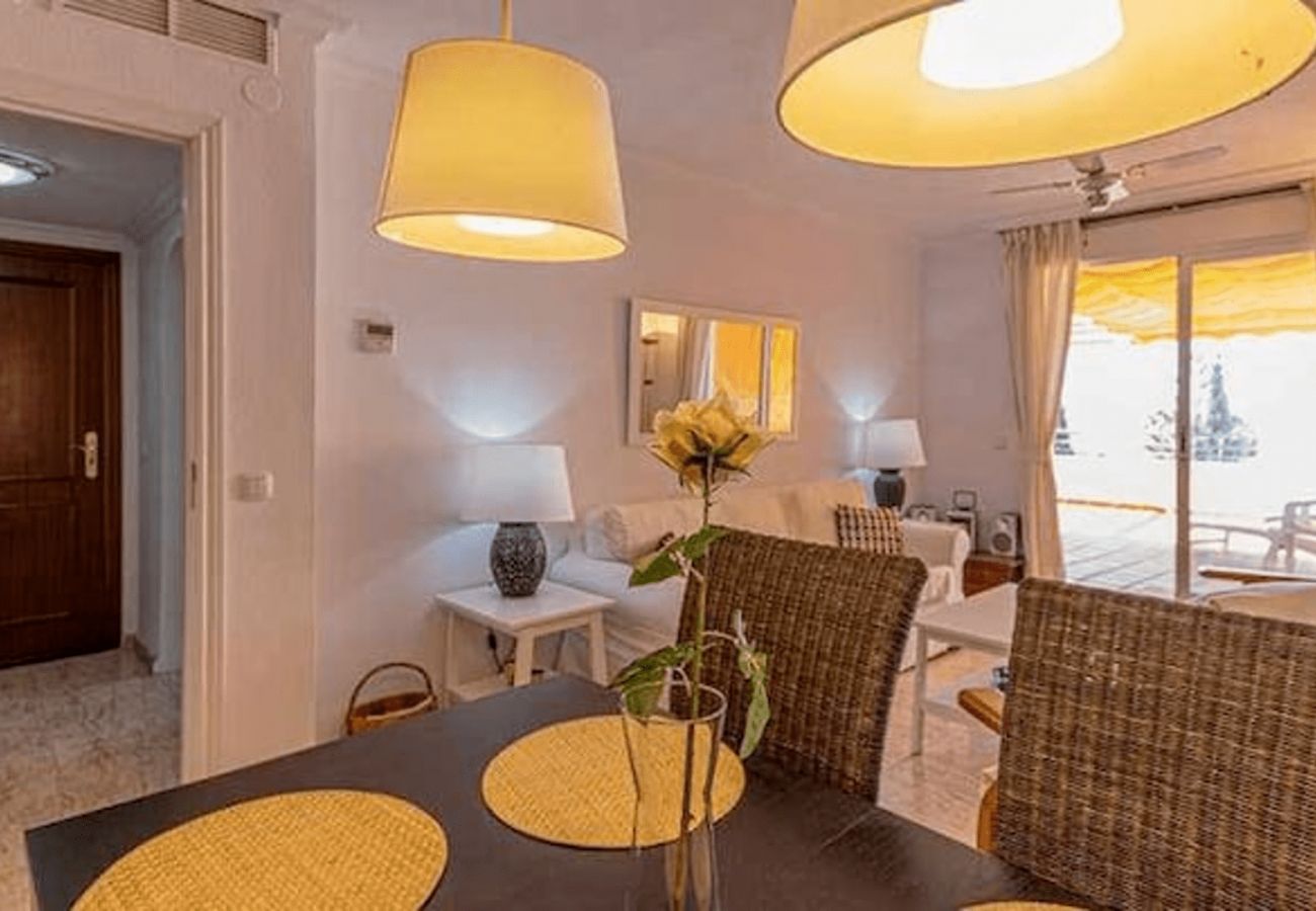 Apartamento en Benalmádena - Piso para 4 con amplia terraza al jardin y al mar 