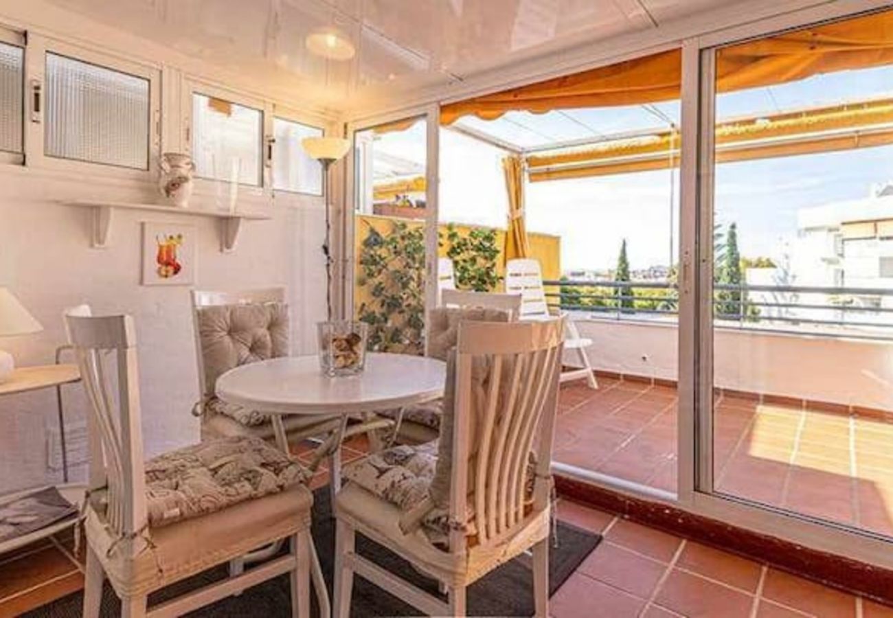Apartamento en Benalmádena - Piso para 4 con amplia terraza al jardin y al mar 