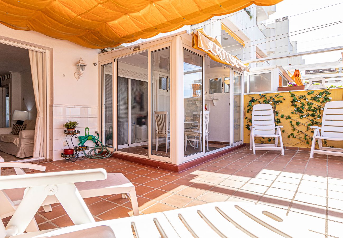 Apartamento en Benalmádena - Piso para 4 con amplia terraza al jardin y al mar 