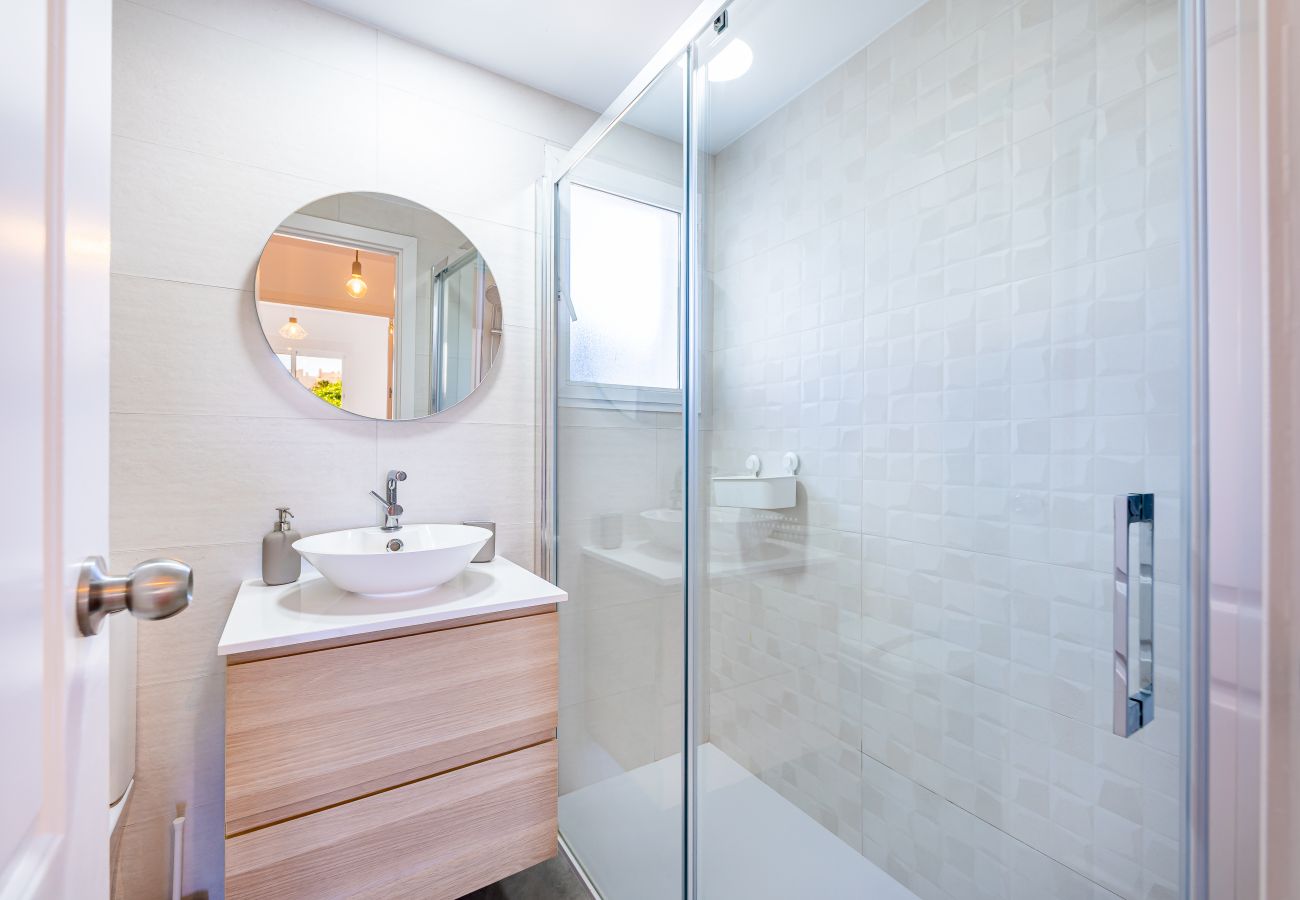 Apartamento en Benalmádena - Moderno piso para 4 cerca de la playa 