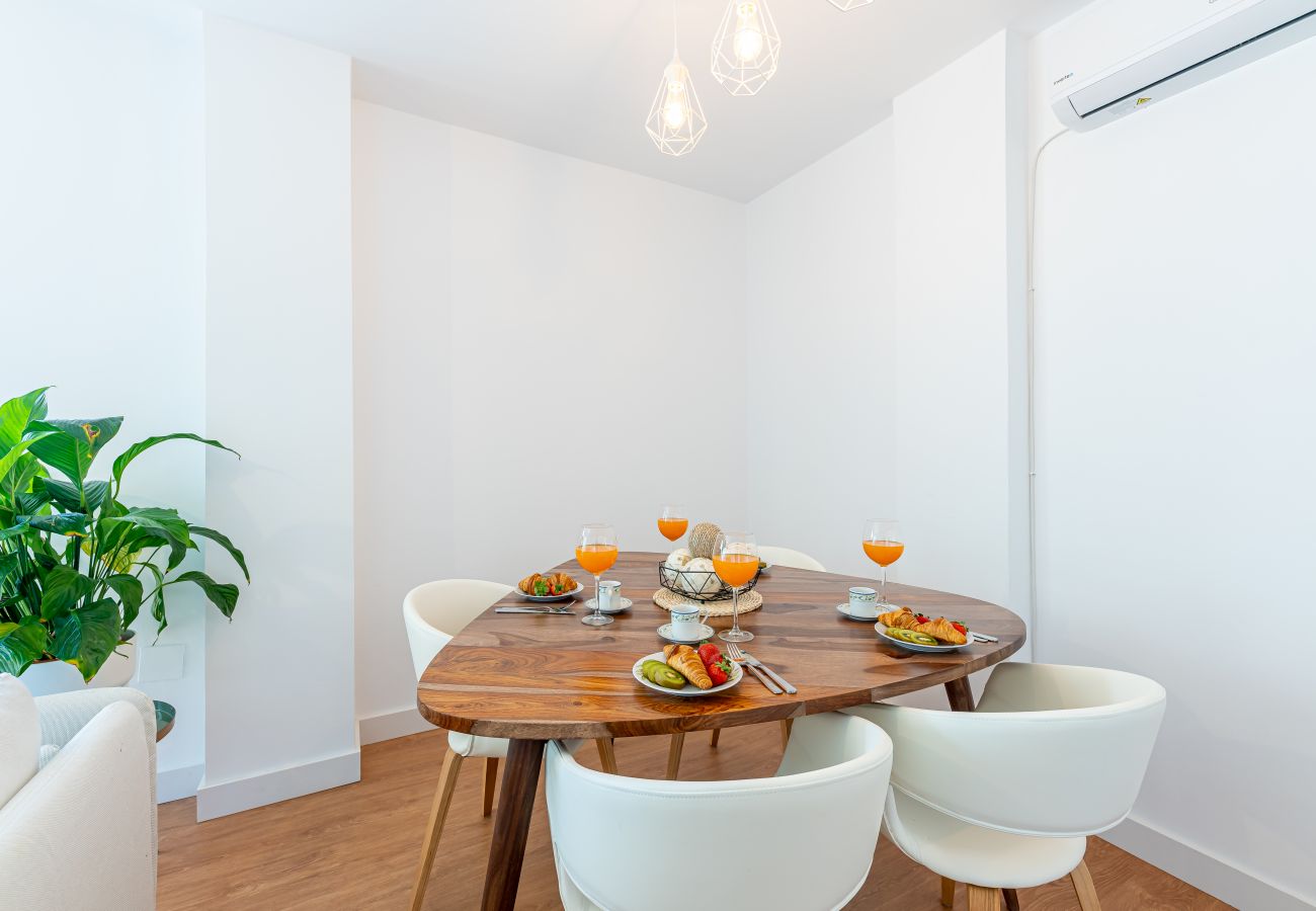 Apartamento en Benalmádena - Moderno piso para 4 cerca de la playa 