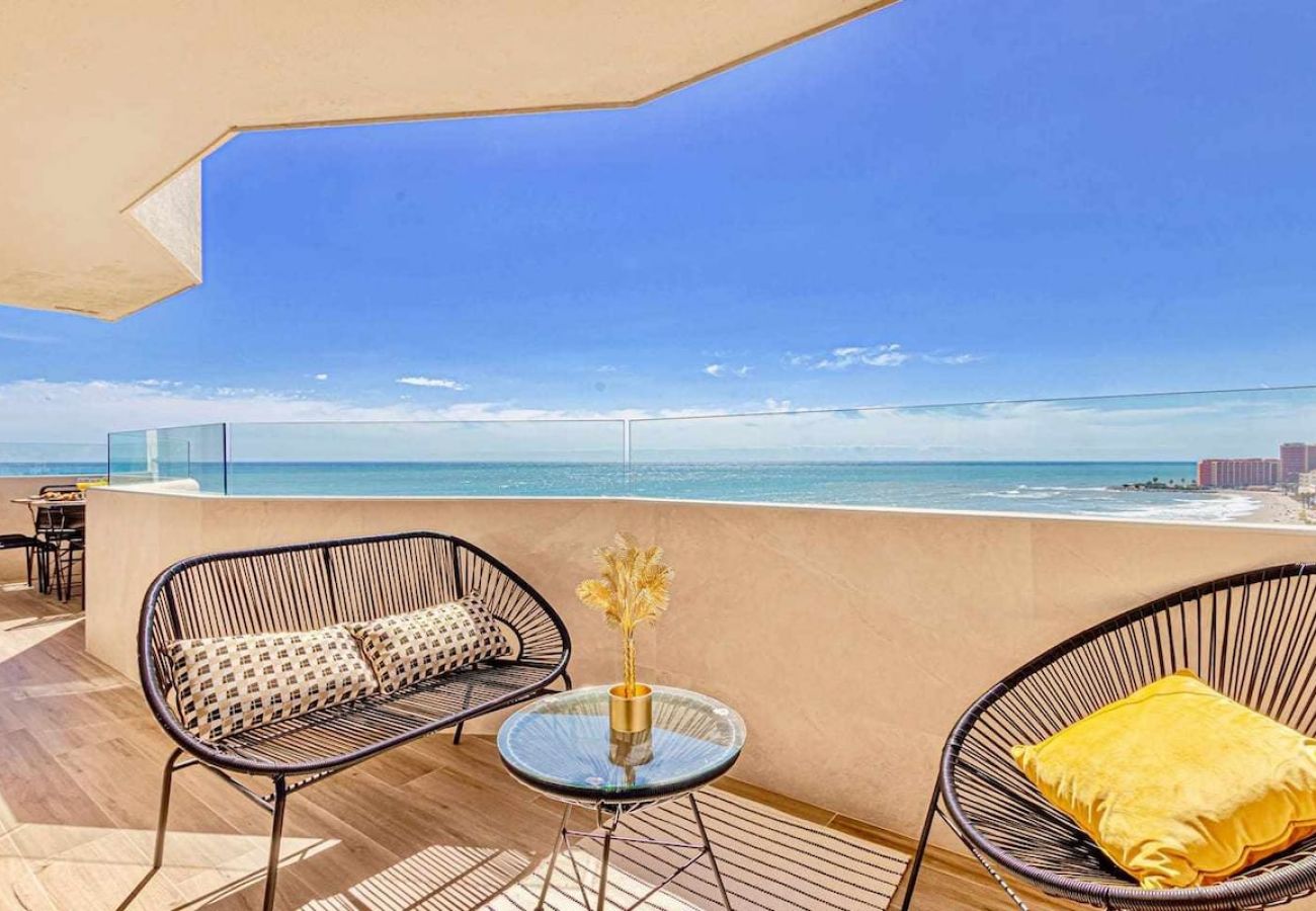 Apartamento en Benalmádena - Benalbeach- Moderno piso para 5 con vistas al mar 