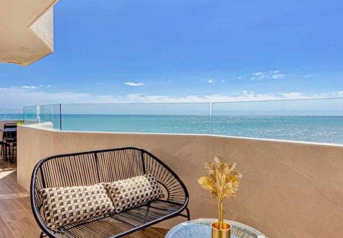 Apartamento en Benalmádena - Benalbeach- Moderno piso para 5 con vistas al mar 