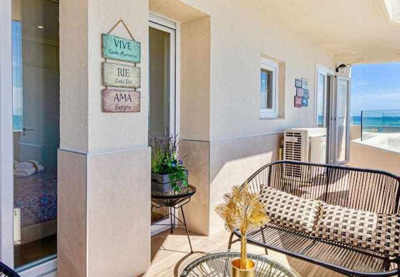 Apartamento en Benalmádena - Benalbeach- Moderno piso para 5 con vistas al mar 