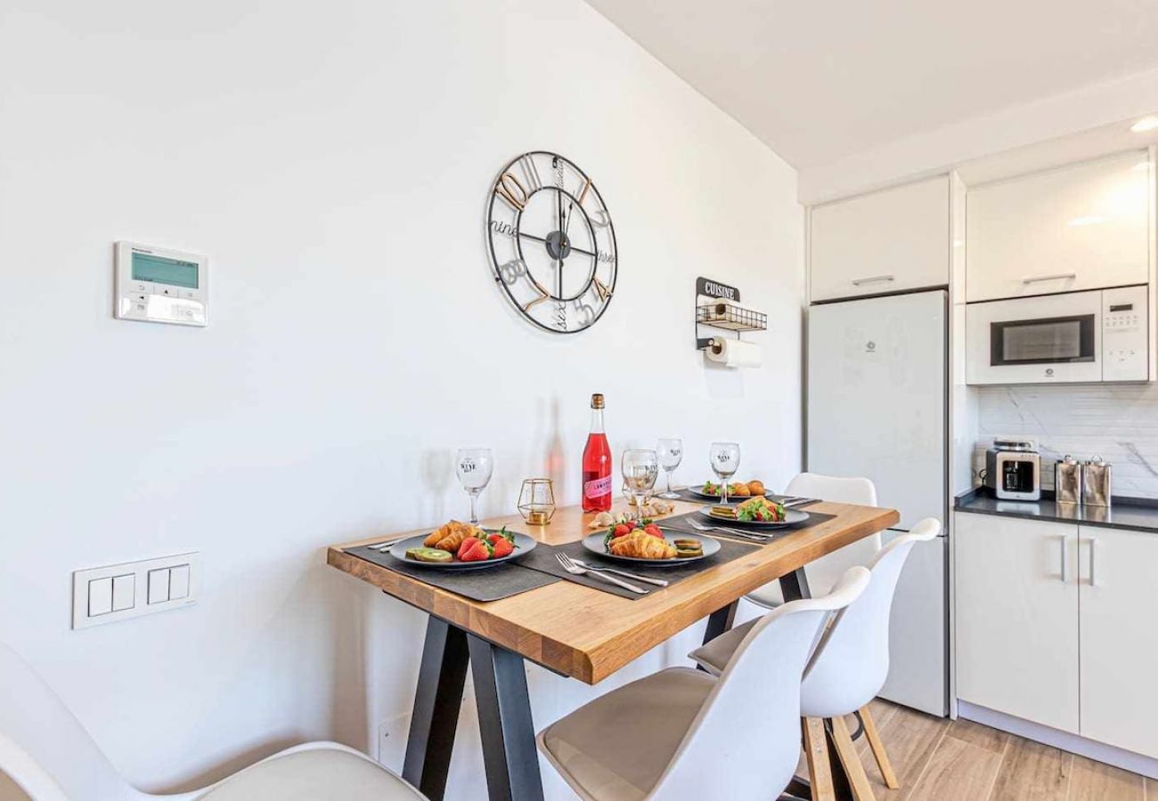 Apartamento en Benalmádena - Benalbeach- Moderno piso para 5 con vistas al mar 